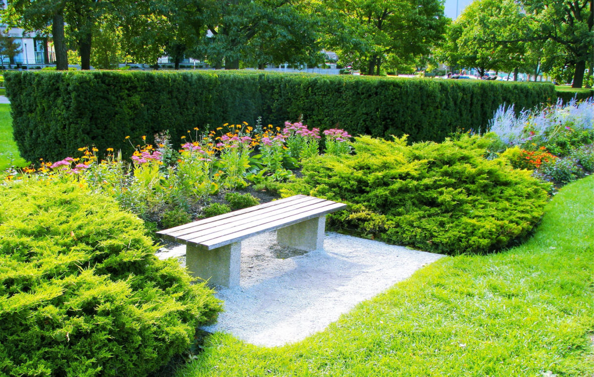 Choosing the Best Outdoor Bench