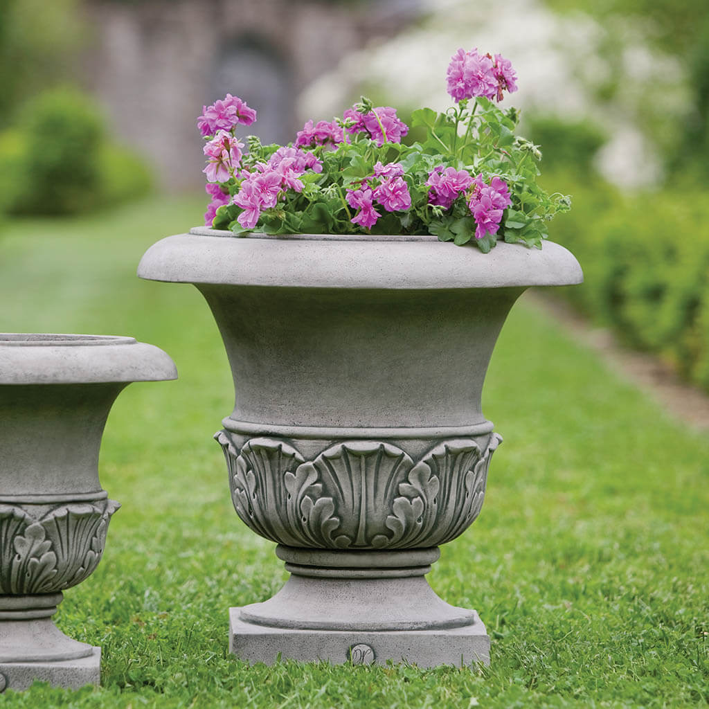 Williamsburg Acanthus Planter - Large
