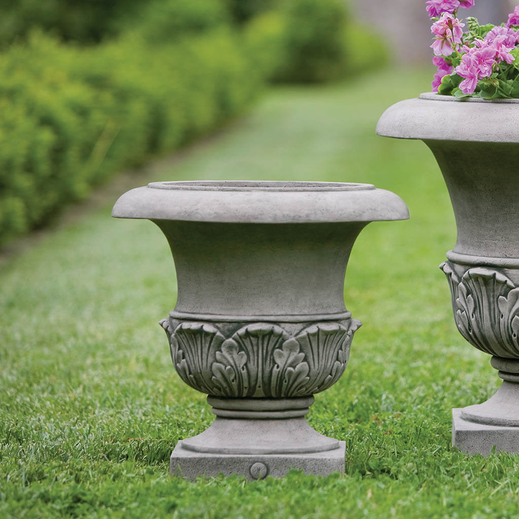 Williamsburg Acanthus Planter - Small
