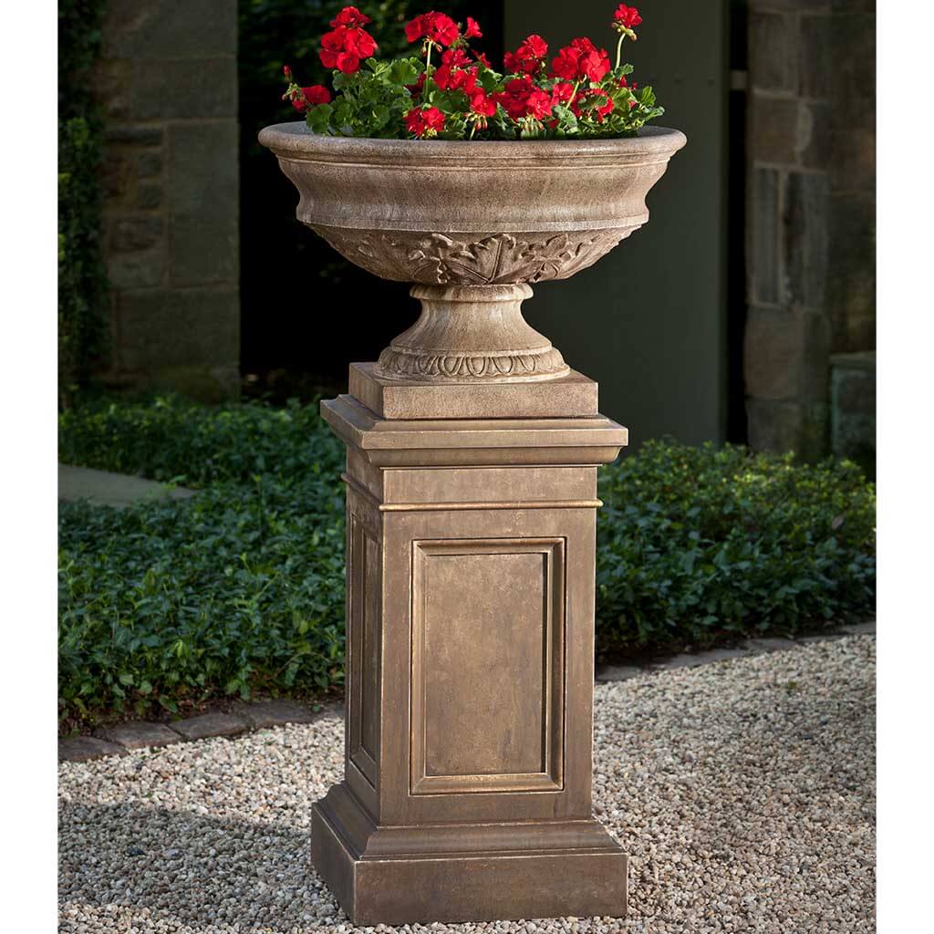 Coachhouse Urn